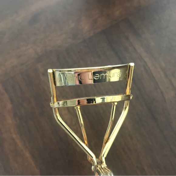 Shu Uemura Gold Eyelash Curler - Maison Kitsune Collab - Picture 5 of 9